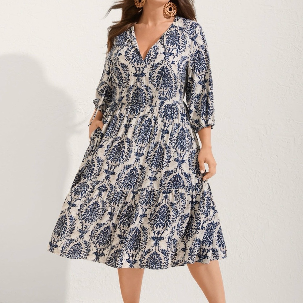 BloomChic 16 NWT Navy & Cream Tiered V-Neck Midi Dress - Picture 2 of 3